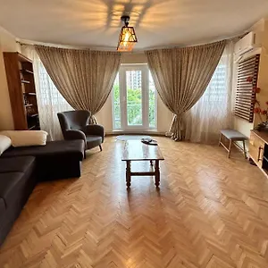 Palace Of Parliament Apartament